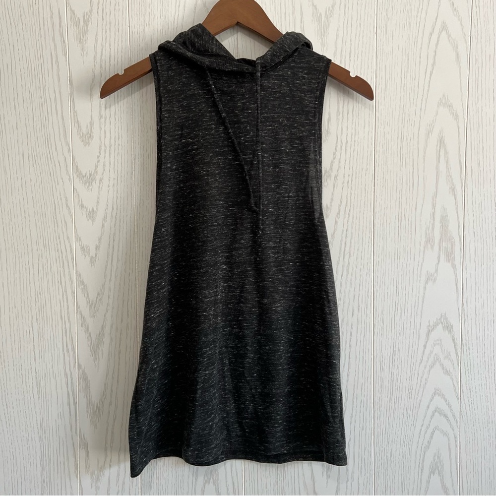 EUC Victoria’s Secret Sport Sleeveless Hooded Top Size S